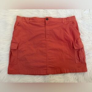 🎄Casual Designs Mid rise Coral Skort